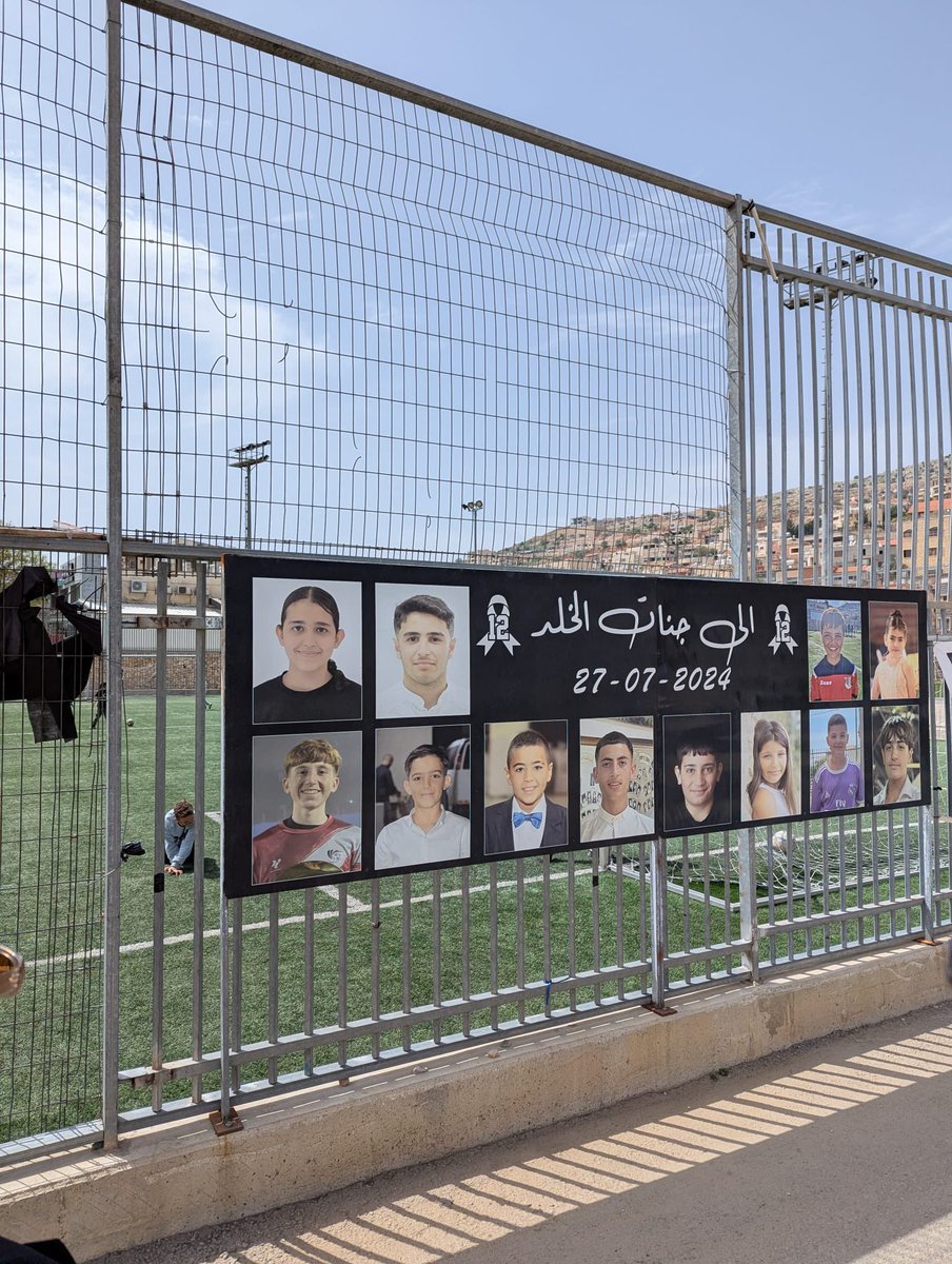 IsraelinSpanish's tweet image. Hace un año, 12 niños israelíes drusos fueron asesinados por un misil de Hezbolá, disparado desde el Líbano por los proxys de Irán, mientras jugaban al fútbol en su pueblo:
Fajr (16), Ameer (16), Nazem (16), Hazem (15), Johnny (12), Ezel (12), Guevara (11), Milar (10), Naji…