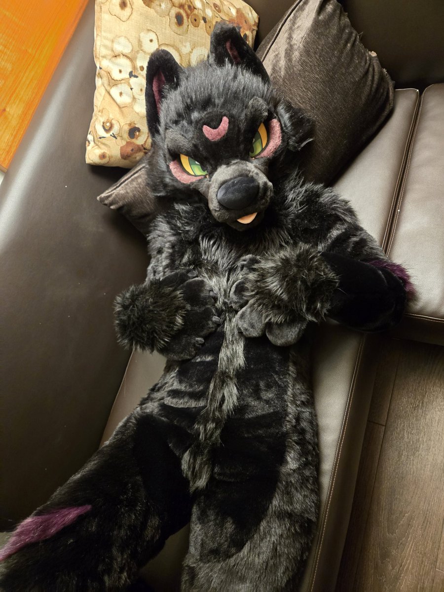 _Uro's tweet image. Nicely petting wolf gf