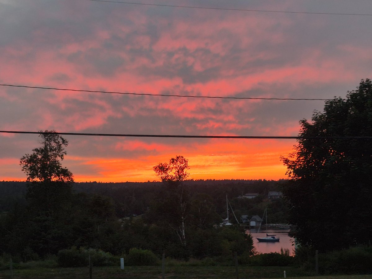 monicasweet2006's tweet image. And a beautiful sunset to end the day 
Have a great night everyone 
#Hubbards