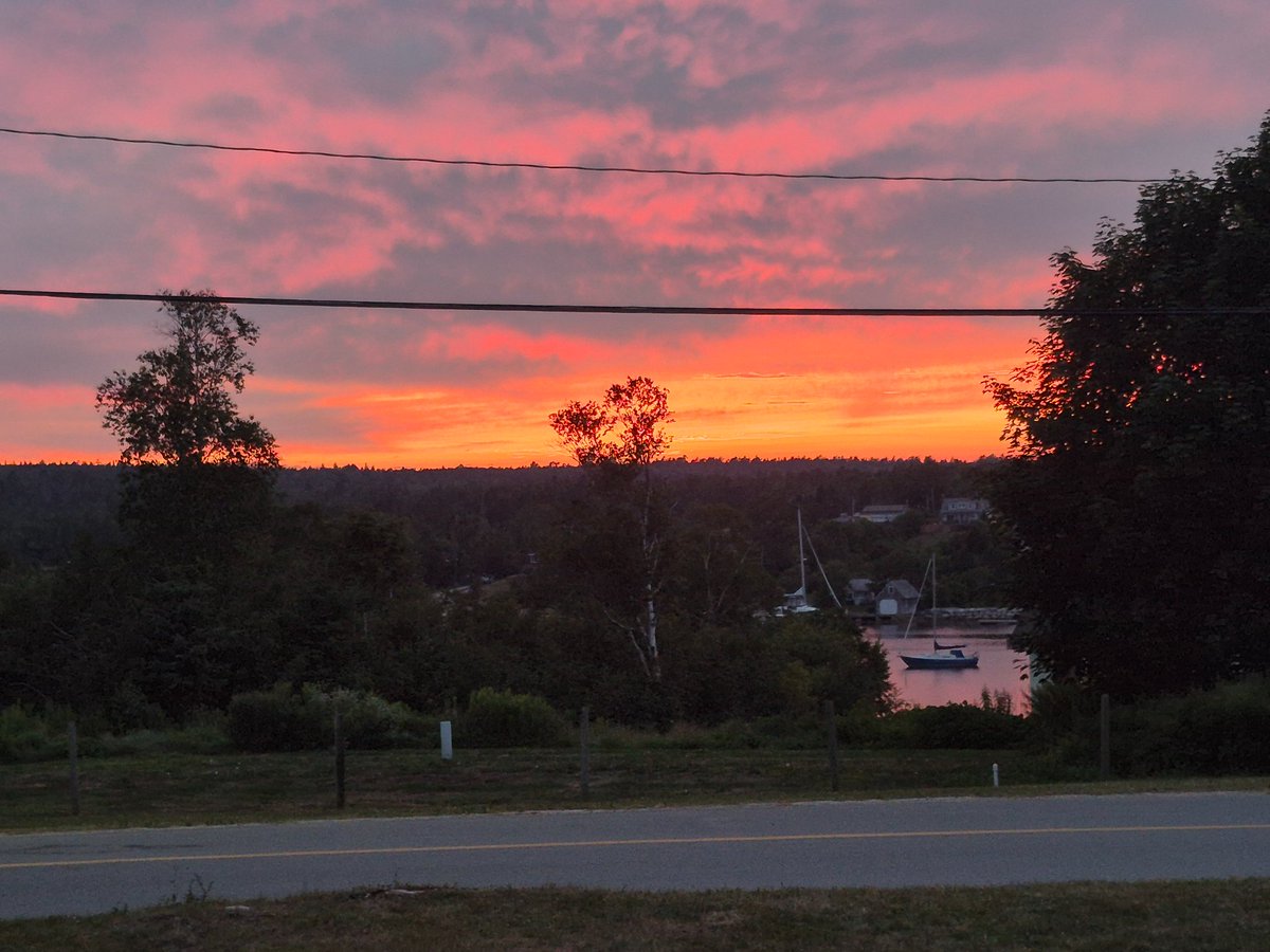 monicasweet2006's tweet image. And a beautiful sunset to end the day 
Have a great night everyone 
#Hubbards