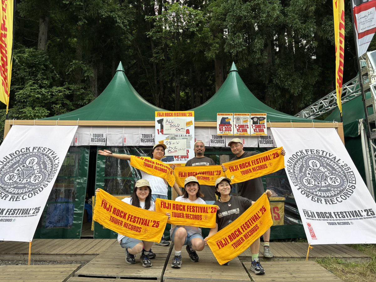 TOWER_NMNL's tweet image. 【#フジロック】
今年もたくさんの方にタワレコブースに足をお運びいただきましてありがとうございました！

家に帰るまでがフジロック！
お気を付けておかえりください⛰️🚌

また来年、苗場でお会いしましょう〜！
#fujirock