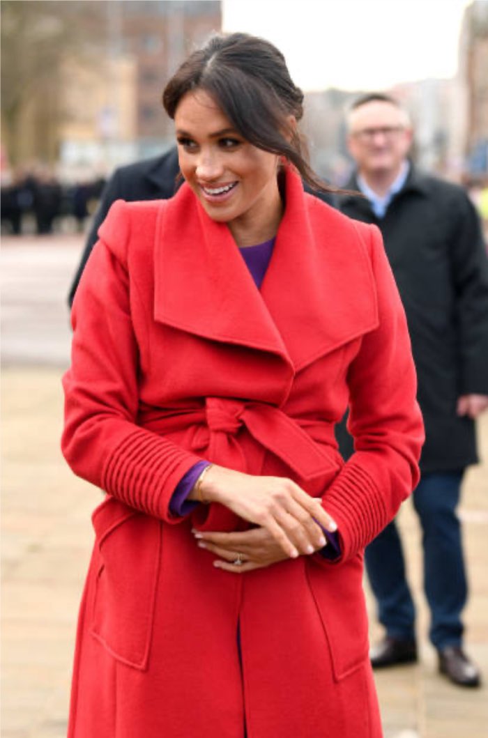 SeeingTheVeil2's tweet image. The ‘Birkenhead Bump’. This is another outfit that, I think,proves that Twerchel was faking this pregnancy. She just couldn’t keep this belly inflated,at this function. So,she simply tied the coat shut.
How? How can someone in a high profile position just smile for the…
