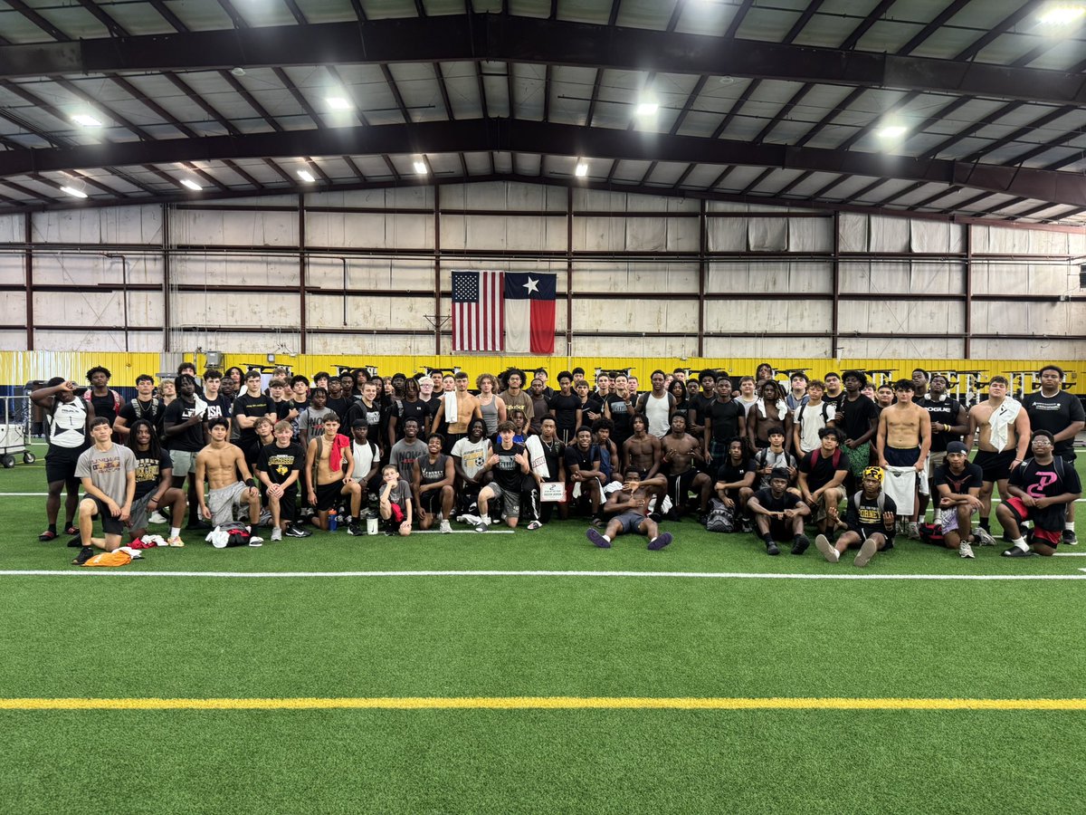 PCnowisthetime's tweet image. The Southside of Forney was popping all summer long!!! These men know how to work and love the work!! Another great summer in the books for the Jackrabbits!!!
Good luck this year fellas!!!
S/O to our award winners and ⭐️ of the year: Preston