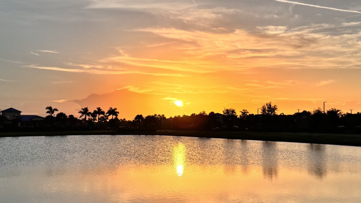 mcclanahanjanet's tweet image. Sunset tonight at Port St Lucie. ⁦@JenNimePalumbo⁩
