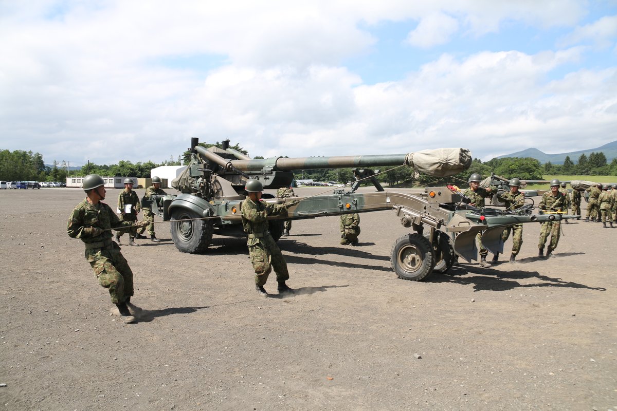 Gsdf_Camp_Iwate's tweet image. #岩手駐屯地 #自衛隊 #教育隊
　東北方面特科連隊教育隊では、本格的に野戦特科隊員としての操砲訓練が始まりました。先日までの学科教育で任務について理解を深め、現在操砲技術を修得しています。他駐屯地で自候生課程教育を終えた隊員も加わって、更なる成長が楽しみです。