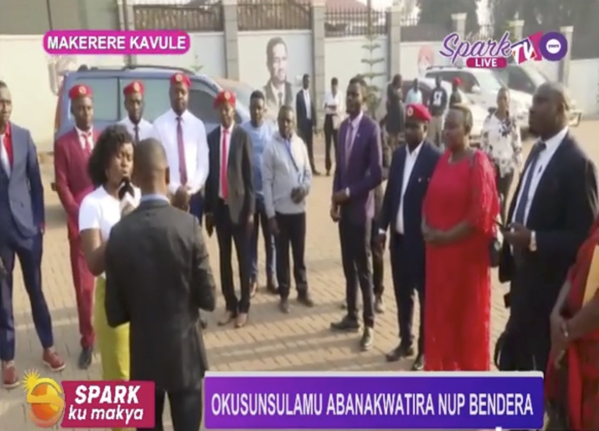 sparktvuganda's tweet image. ''Tuwadde abavuganya card ya NUP amagezi okussa essira ku kufuna omukwano okuva mu bantu so si kulwanagana kubanga ffenna tuva mu kibiina kimu.'' ~ Alex
#SparkKuMakya