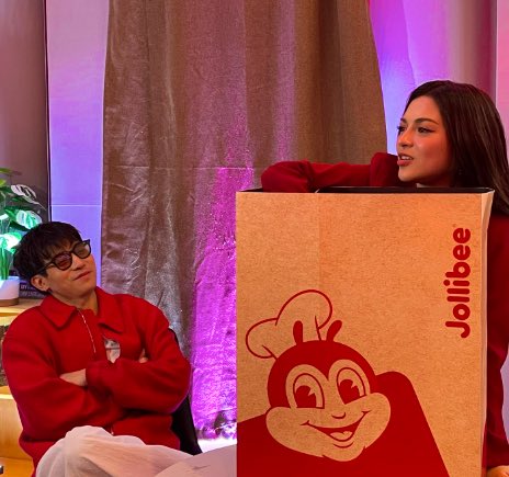 zellereen's tweet image. guard??? when brent looks at mika, it’s like the rules change. like gravity softens. like she becomes her own sun, and everything else just orbits. no one else sees her the way he does, and maybe that’s the magic.
#MikBrentforJollibee | #JollibeeApp