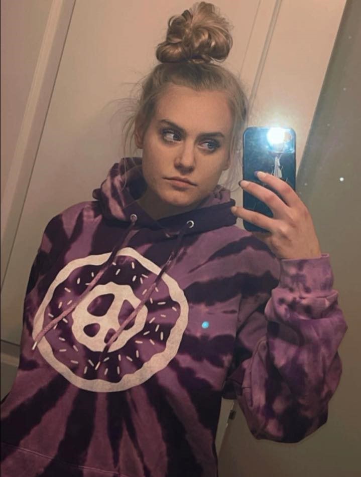 doppelviber's tweet image. //

#munday i look like a mess because i can&apos;t sleep but i&apos;m lowkey loving the bun aesthetic