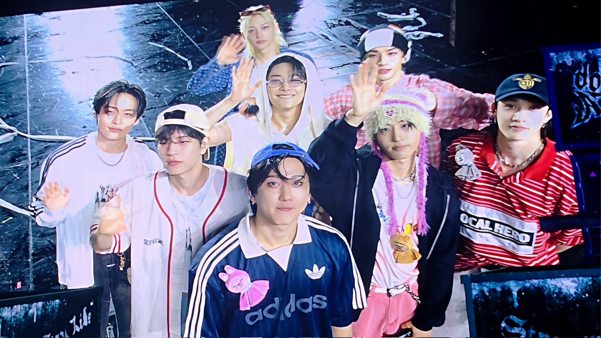 immiks's tweet image. Keep on shinning ✨️

#dominATE_Paris d2