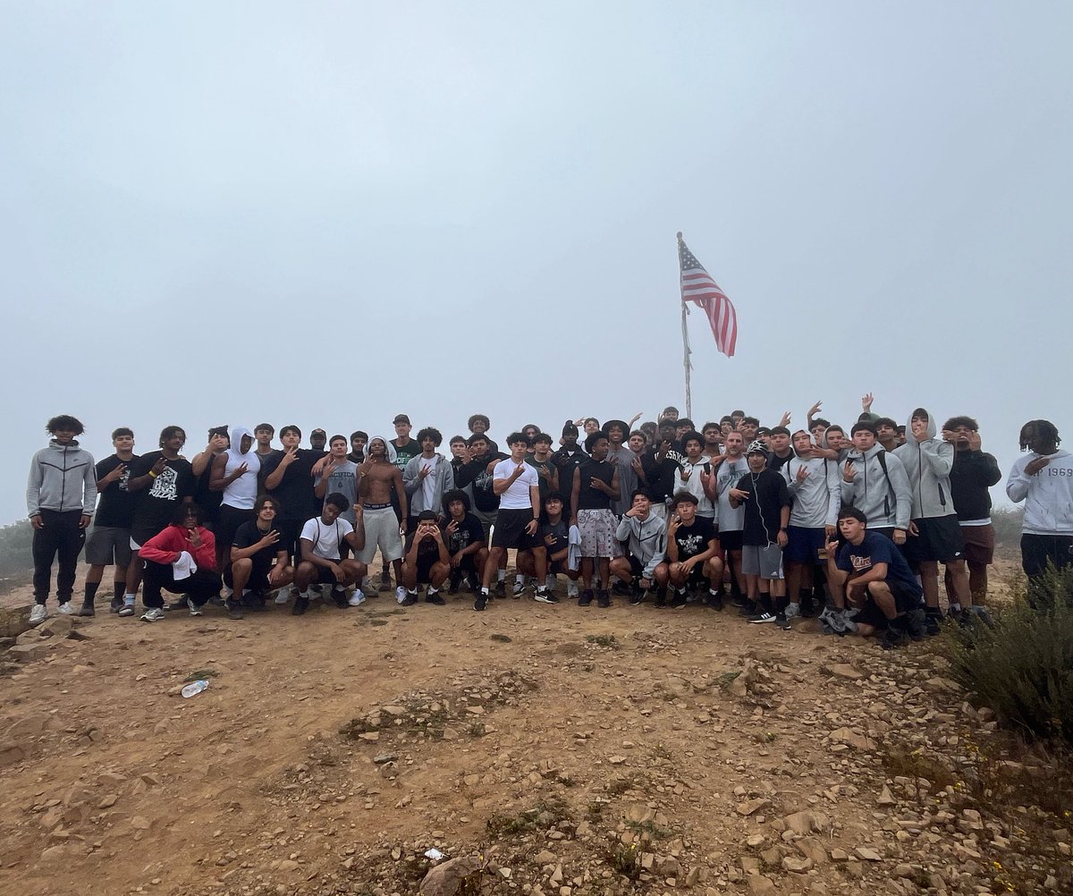TritonsFootball's tweet image. Team hike to start the 2025 season!