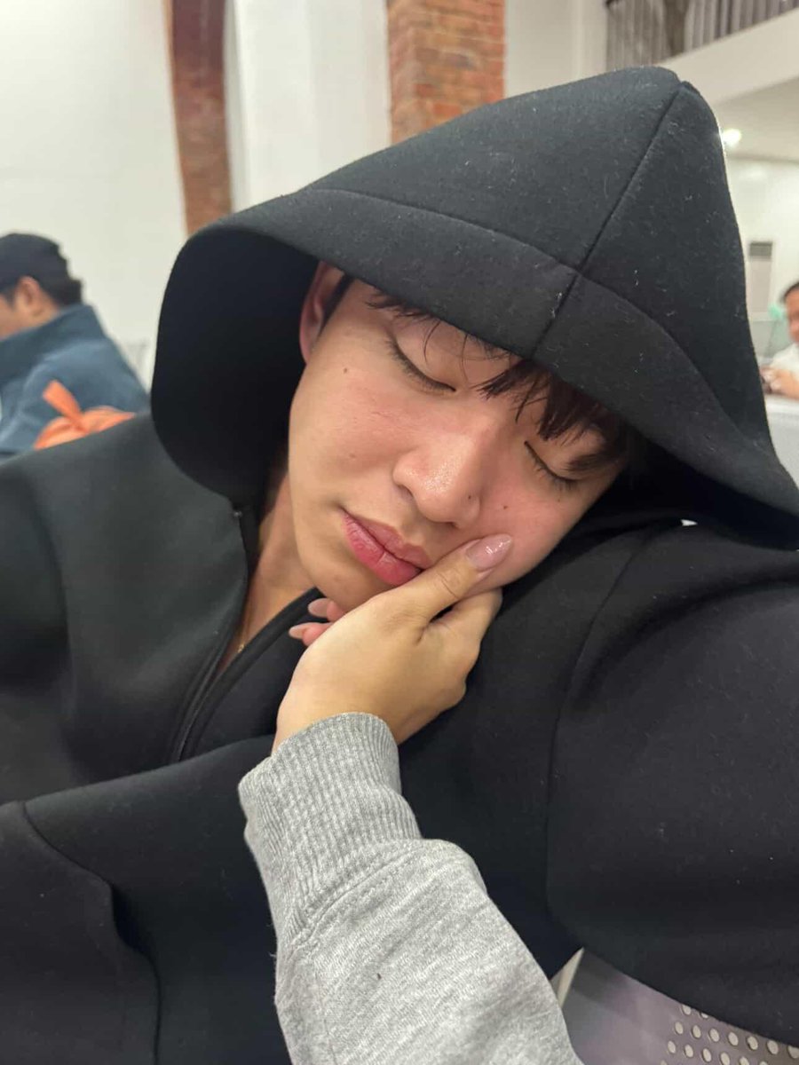 str4wberrice's tweet image. ang cute niya mag sleep