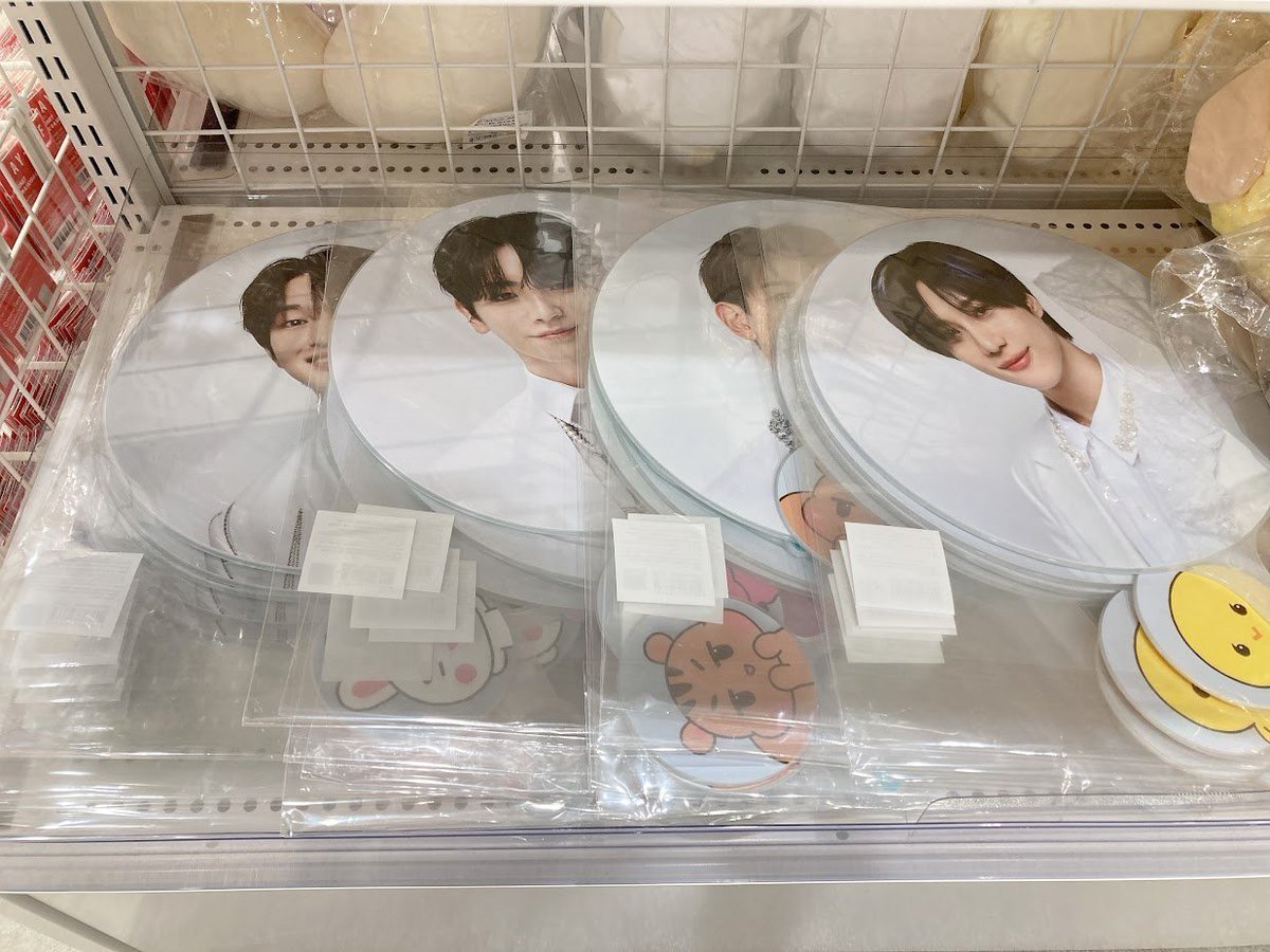 animateIS's tweet image. ✨#SHINee 商品情報✨

SHINeeさんの
WORLD Ⅶ [E.S.S.A.Y] MD
絶賛販売中です！

皆様のご来店お待ちしております♪
#샤이니 #SHINeeWORLDVII_ESSAY  #アニメイトインポートショップ池袋
