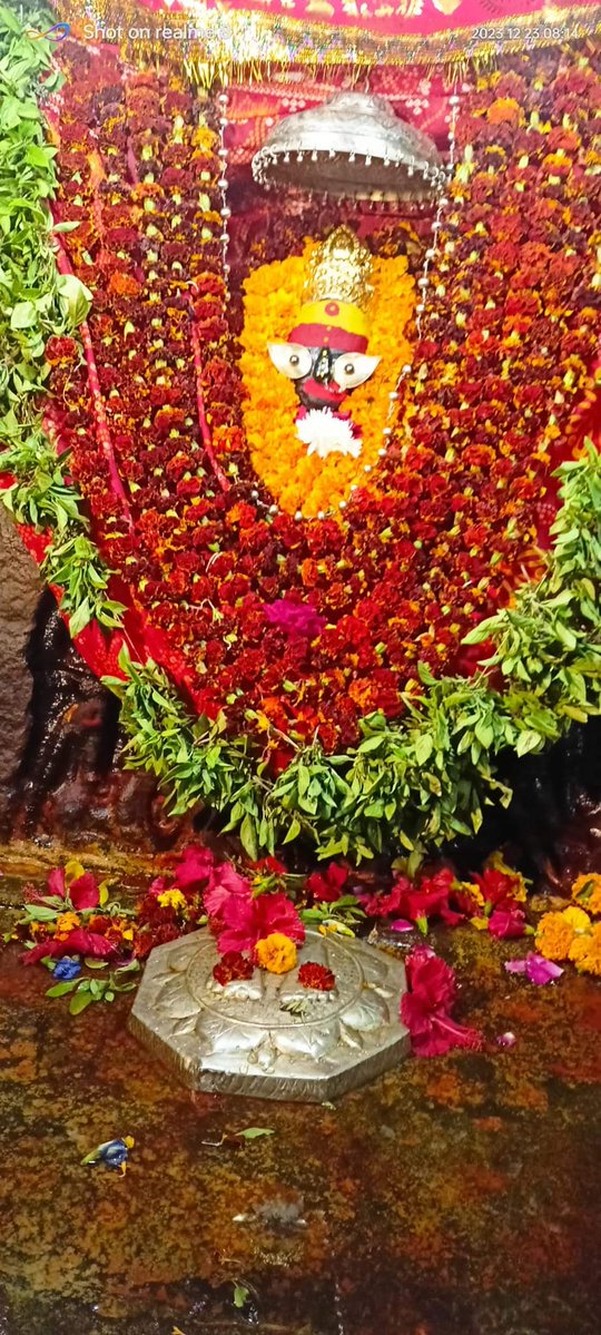 आज दिनांक 28/7/2025 सोमवार के दिन करिये माँ के मंगला आरती का दिव्य दर्शन
माँ विंध्यवासिनी काली दुर्गा नाम रटे सब कोय
माँ विंध्यवासिनी के दरबार से खाली न जाय कोय 
#जय #माँ #विंध्यवासिनी