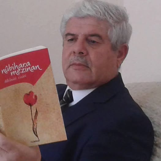 AbdulkadirBingl's tweet image. Wezn: Mustef’ilun/mustef’ilun/mustef’ilun/mustef’ilun

Yê Kurd çik e, hem xweyrik e, pir kar dike, ev bê şik e
Lê wer binê, ew ma tinê, lew dijminê wî xwey-fik e

Kafes rik e, sen yap bike, boy bavik e, tül xavik e
Kıstas pîv e, yarım nîv e, heyfê bipirsî yazık e

Yumak kej e,…