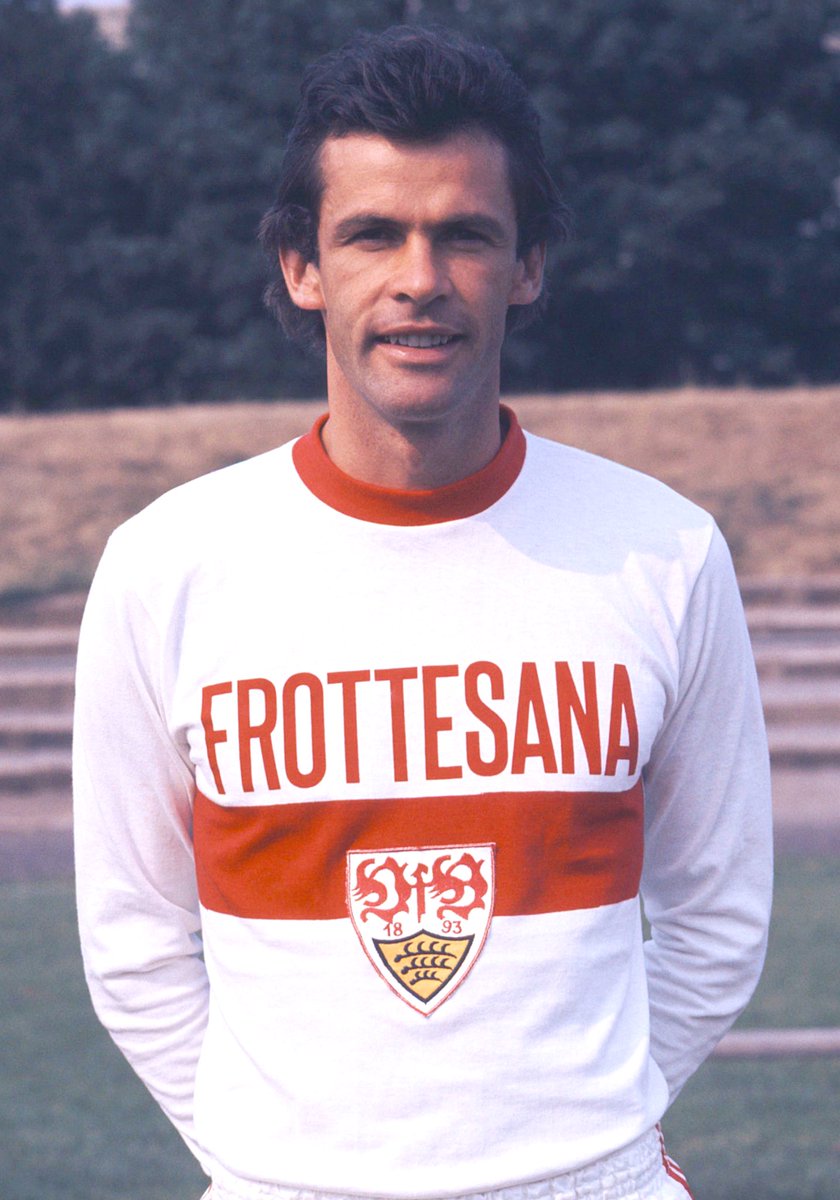 VfBSTR's tweet image. VfB-Spieler des Tages: Ottmar Hitzfeld 🇩🇪
📍: Rechtsaußen
🗓️: von 07/75 bis 07/78
⚽️: 82 Spiele
🎯: 43 Tore - ? Vorlagen
➡️: FC Basel 🇨🇭
💶: unbekannt
⬅️: FC Lugano 🇨🇭
💶: unbekannt