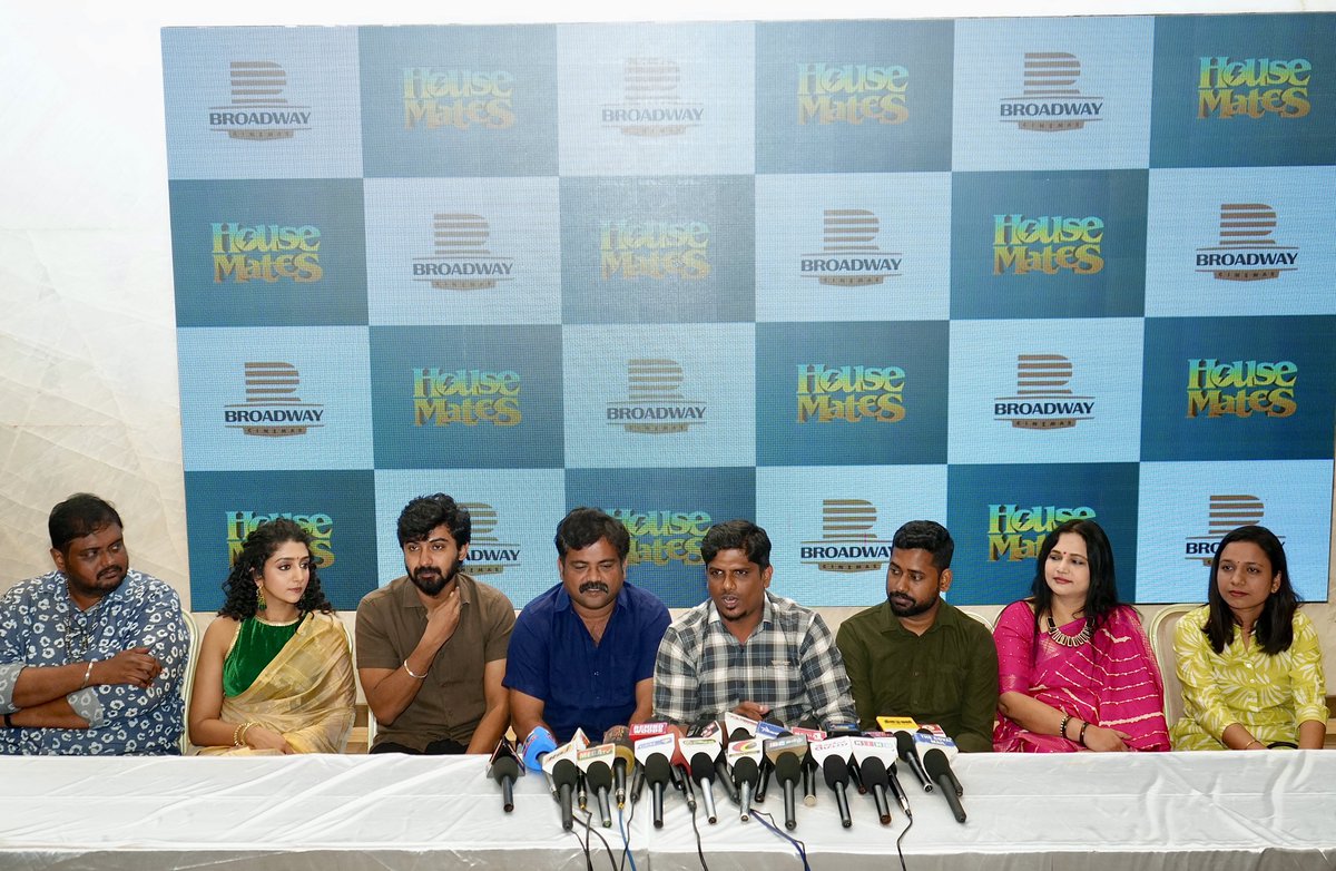 SKProdOffl's tweet image. The #HouseMates team had a lovely time interacting with the audience at @CinemasBroadway, yesterday.
Thank you for the warm welcome!
In theatres from August 1.
#HouseMatesFromAug1