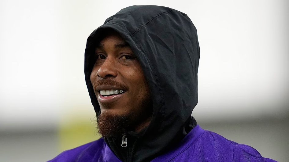 Minnesota Vikings WR Justin Jefferson is sidelined again with a mild hamstring strain, sparking fresh worries for fans after last season's injuries. Stay tuned for updates!  dailymail.co.uk/sport/nfl/arti…