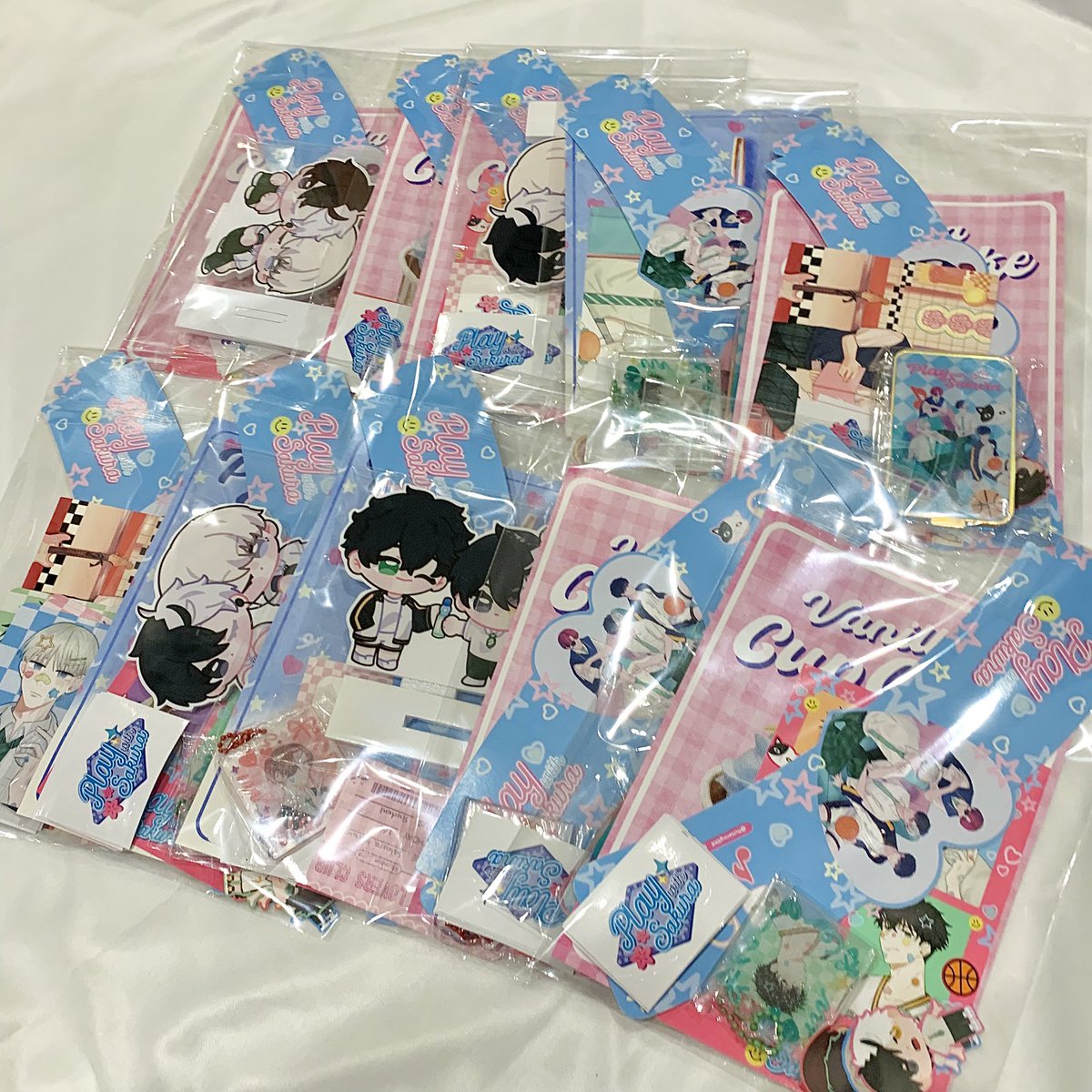 flutteringSKR's tweet image. 【 GIVEAWAYS 】
ตอนนี้ทางงานมี giveaways เหลือนิดหน่อย จัดเซตแบบสุ่มไว้ 10 ชุด ขออนุญาตสุ่มแจกสำหรับคนที่มา recap งานลงแท็กนะคะ
ส่วนคนที่ไม่ได้มาร่วมงาน สามารถเล่นเกมของทางคาเฟ่และ review ลงแท็กได้เช่นกันค่า
สุ่มวันที่ 31 ก.ค. 68 เวลา 18.00 น. ค่ะ
ㅡ 🐱🎧🎸🏀
#PlayWithSakura