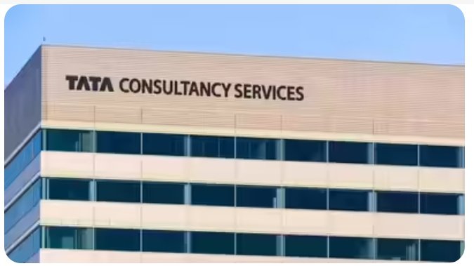 adityasvlogs's tweet image. Absolutely shocking and disheartening news from TCS—over 12,000 employees are set to lose their jobs in what is being called the company’s biggest layoff ever. This isn’t just a number: these are families, careers, and years—sometimes decades—of commitment that are now being…