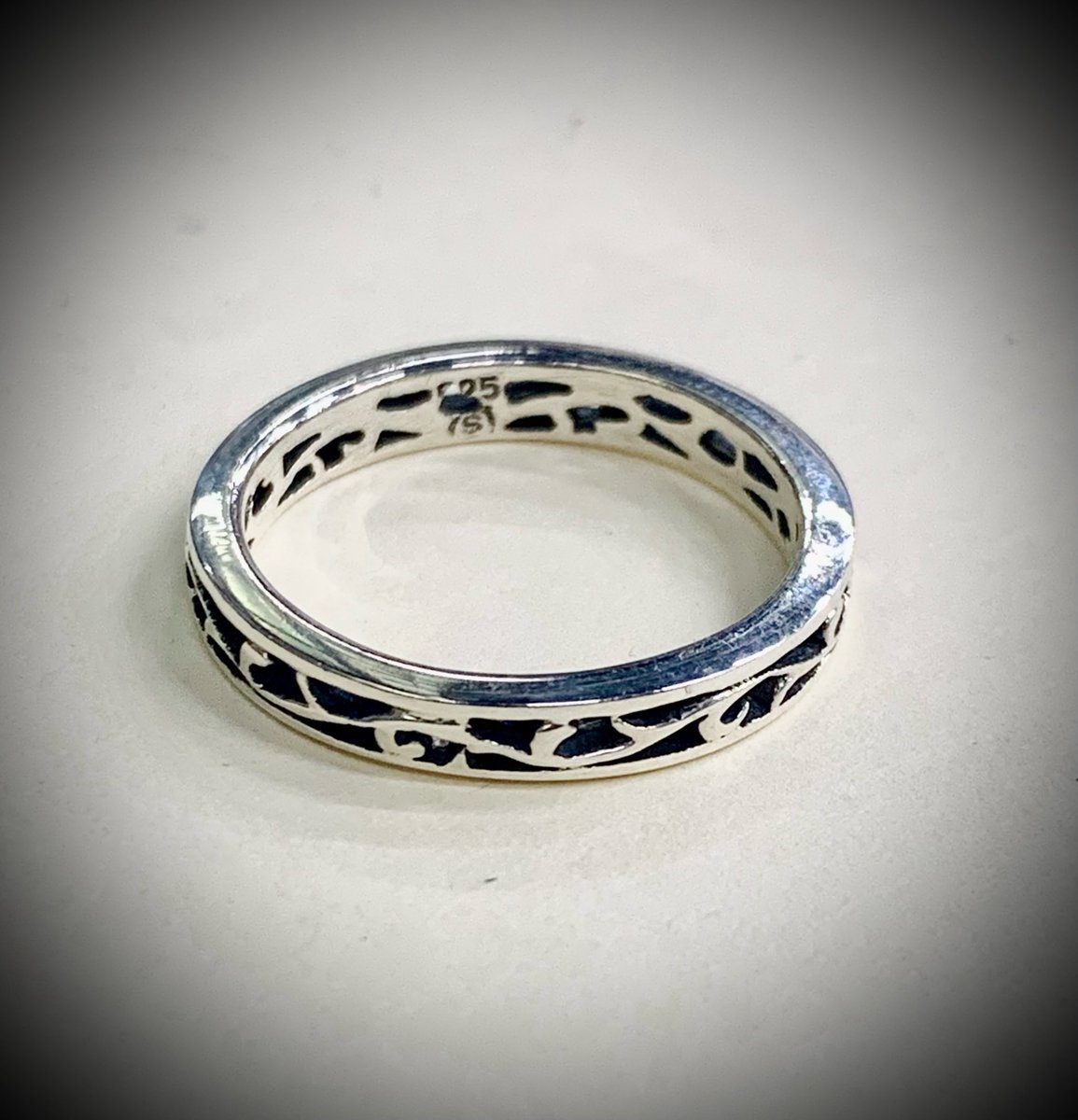 budy925silver's tweet image. シルバー925使用😊
アラベスク透かしのリング🥰
お財布に優しい価格で販売してます❤️
#シルバー925 #シルバーアクセサリー #リング #ペンダント #ネックレス #インディアンジュエリー #バングル #船橋市