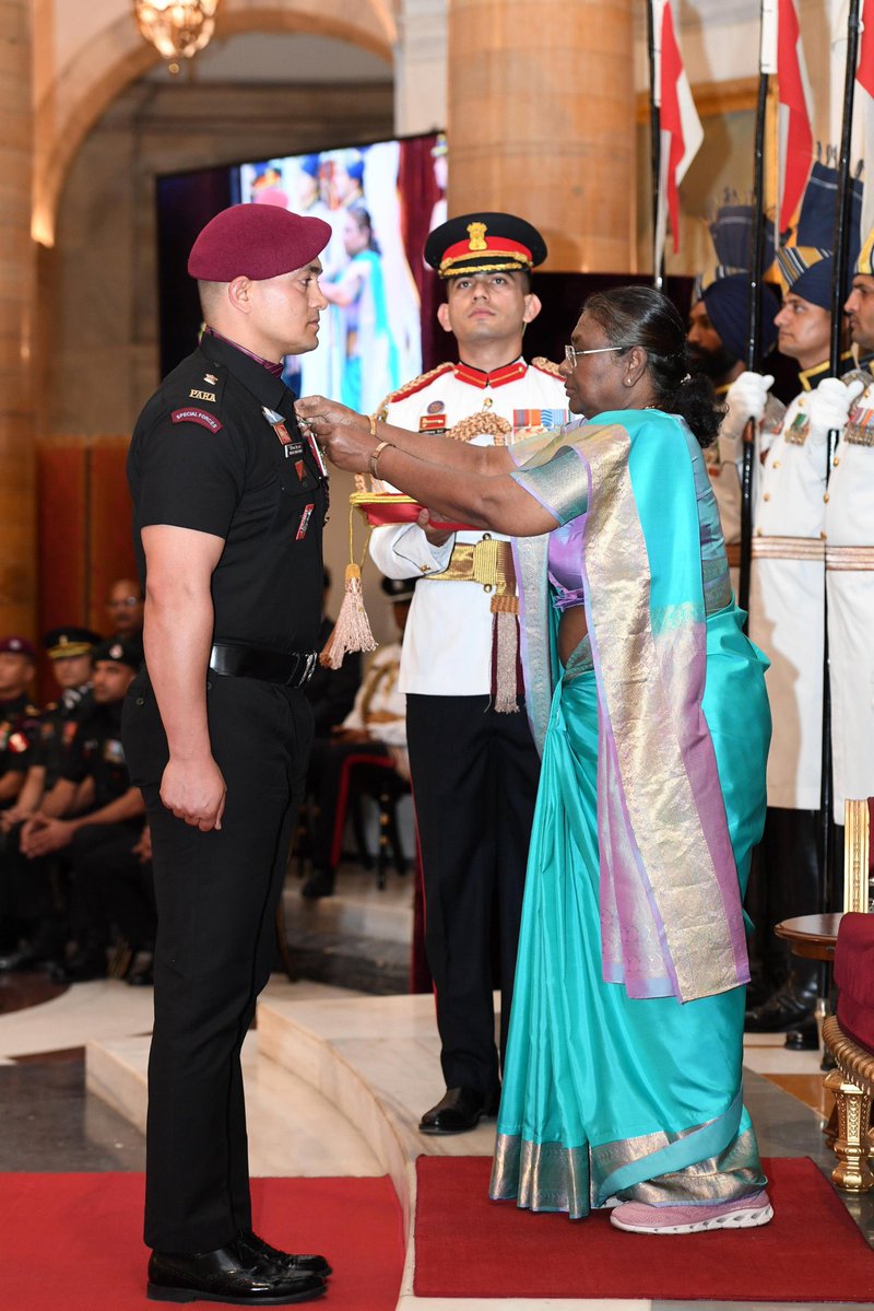 major_pawan's tweet image. Wishing a very happy birthday to the brave and dashing real hero 

Major Digvijay Singh Rawat, Kirti Chakra 
21 PARA SF

@Dig_raw21