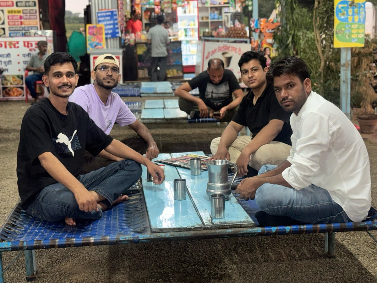 "हम तो दरिया हैं समंदर में जायेंगे, चमचों का क्या होगा वो कहां जायेंगे"
सामने खड़ी ट्रक पर अच्छी लाइन लिखी थी😊
#desi #TDF2025