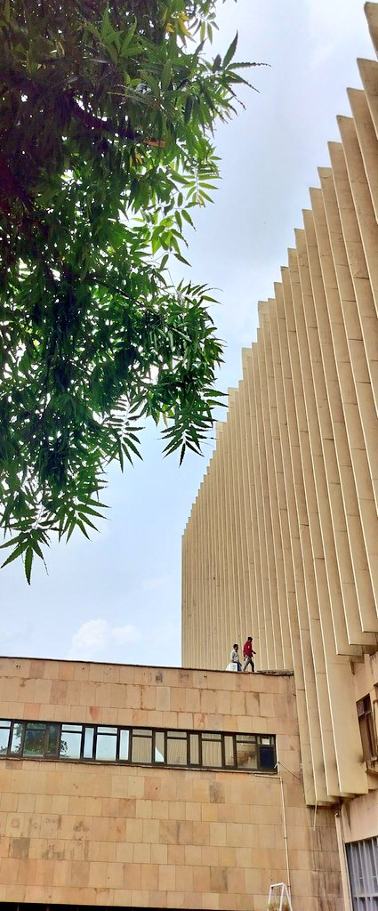 VsPsych's tweet image. Walked around the campus,people on the edge (for repairs in this pic).