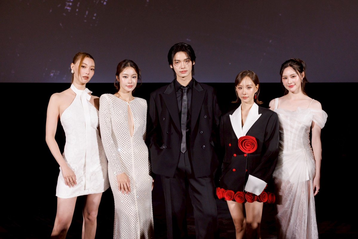 todayentth's tweet image. สุดเข้มข้น!! “วิน-เต้ย” นำทีมเปิดปมปริศนาความเชื่อลึกลับ ดูตอนแรกซีรีส์ “บุหงาหมื่นภมร ENIGMA BLACK STAGE” แฟนๆ ลุ้นตัวเกร็ง ในงาน “บุหงาหมื่นภมร Enigma Black Stage First Screening”
#EnigmaBlackStageEP1
#EnigmaBlackStage
#บุหงาหมื่นภมร #EnigmaSeries
#winmetawin #toeyjarinporn…