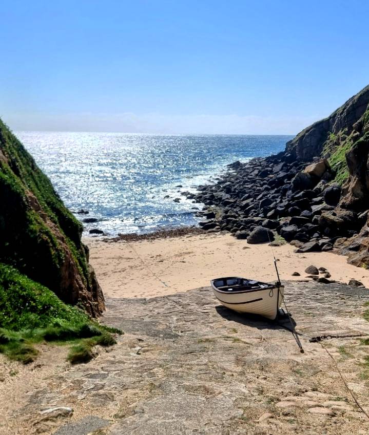CornwallK8's tweet image. Good morning Monday Marvels!🤩 Happy New Week!😁 The bestie and I are off with the God daughter on camping adventures to Pembrokeshire this morning!🏕🏴󠁧󠁢󠁷󠁬󠁳󠁿  Whatever you&apos;re up to, do it with a smile ☺ and have a fab day folks!😘
#MondayVibes