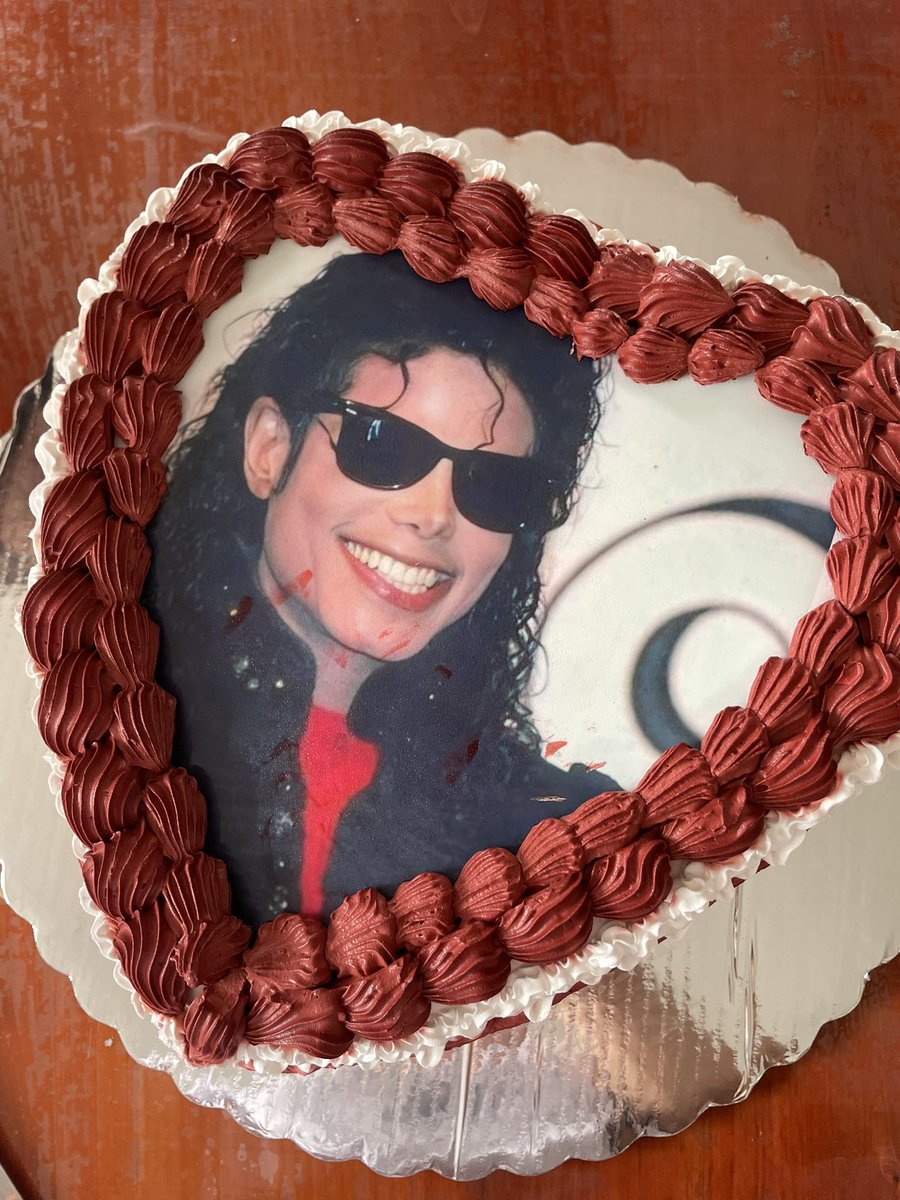 geozlyy's tweet image. my bday cake &amp;lt;3