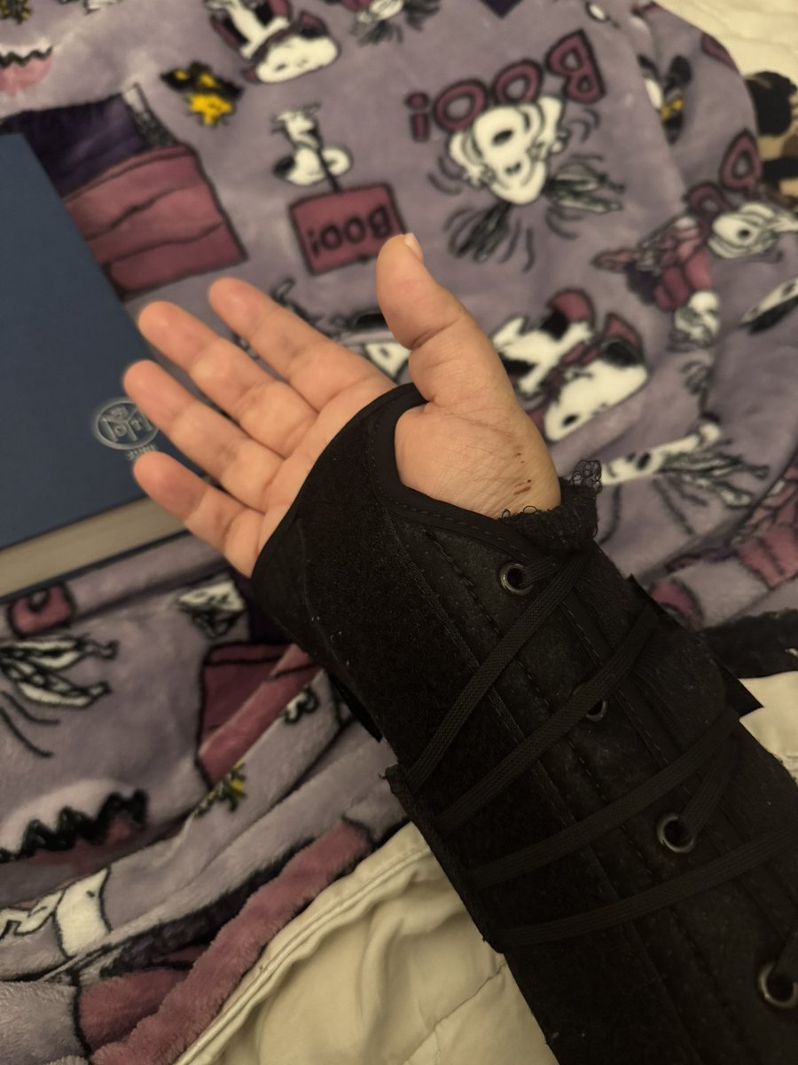 Babyhahn_'s tweet image. I have my MRI today for my hand and wrist. Please send me all the positive vibes you have oomfies because I cannot afford to end up having surgery 😣 all the good vibes, prayers, anything you got from whatever you do just send it my way 💜✨