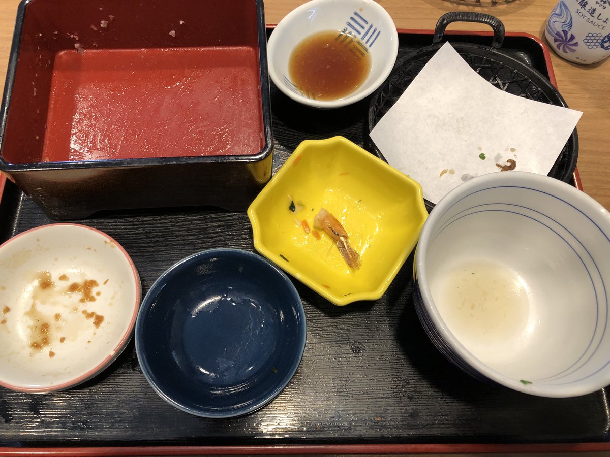 ひやあー🐷💦

ママの帯状疱疹後神経痛の治療の為のペインクリニック
朝6:00にネット予約し110番💦やっと終わったあ💦
まあまあ今回は早いかあ💦

昼？おやつ？の時間に久々のプチ贅沢✨
贅沢してる場合じゃないけどたまには、楽しみないとね✨