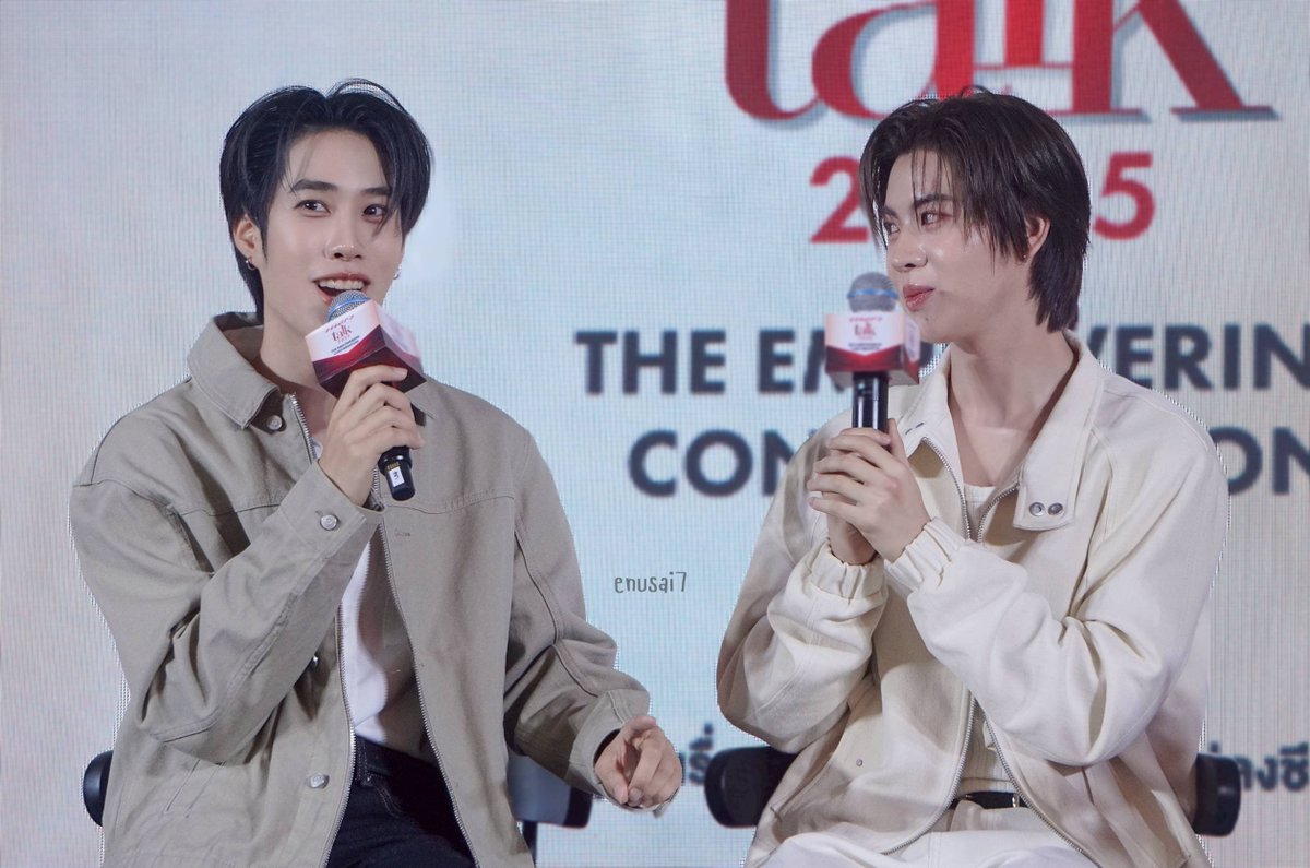 enusai7's tweet image. ฮัลโหลวๆ เติ้ลเฟิร์สมองกล้องแม่ๆ หน่อยค่ะ 5555
เวลามีคนถาม ตฟว ใครคลั่งรักกว่ากัน นี่ตอบไม่ได้เลยอ่ะ
ก็มันแบบ...ฮอป!😜
@TLE_mtm @firstone_wnk
#TleFirstone #เติ้ลเฟิร์สวัน
#TLE_mtm #Firstone
#praewtalk2025xTleFirstOne