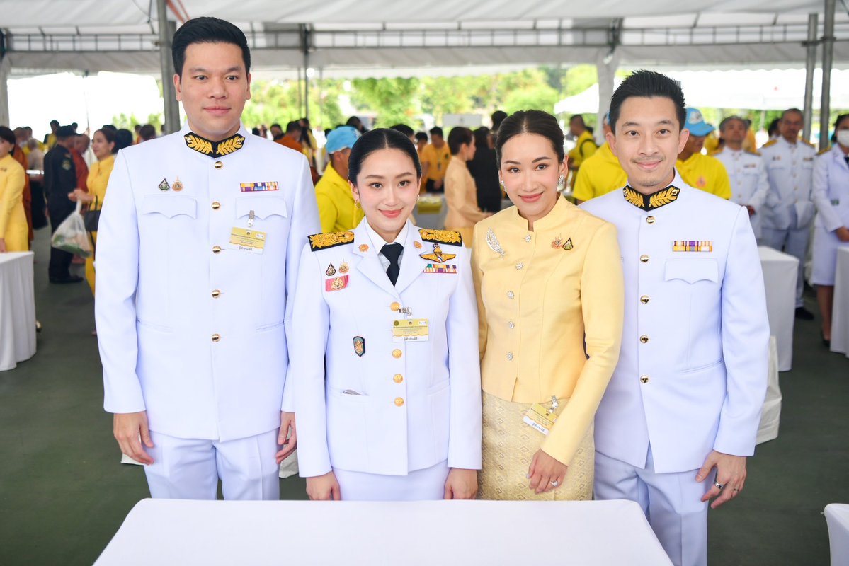 IngshinF36874's tweet image. แพทองธาร ชินวัตร รมว. วธ ร่วมพิธีเจริญพระพุทธมนต์และพิธีทำบุญตักบาตรถวายพระราชกุศล พระบาทสมเด็จพระเจ้าอยู่หัว เนื่องในโอกาสวันเฉลิมพระชนมพรรษา ๒๘ กรกฎาคม ๒๕๖๘ ณ ท้องสนามหลวง 💛🙏🏻  
#แพทองธารชินวัตร #ทรงพระเจริญ