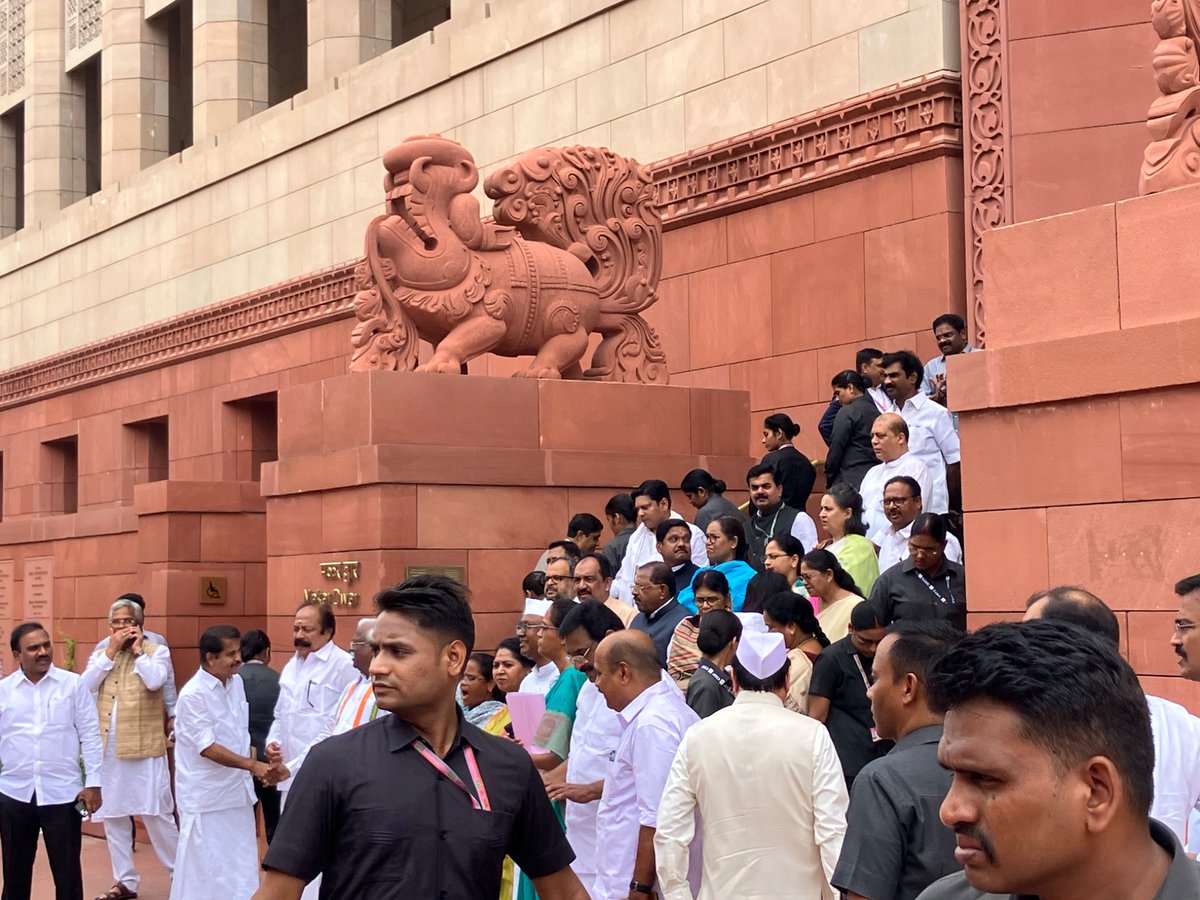 harikishan1's tweet image. Opposition MPs protest against EC’s SIR drive in Bihar, demanding its roll back. Congress MP Priyanka Vadra also join the Opposition MPs who are raising slogans at Makar Dwar of New Parliament Building.