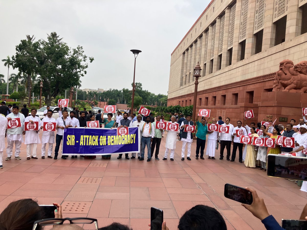 harikishan1's tweet image. Opposition MPs protest against EC’s SIR drive in Bihar, demanding its roll back. Congress MP Priyanka Vadra also join the Opposition MPs who are raising slogans at Makar Dwar of New Parliament Building.