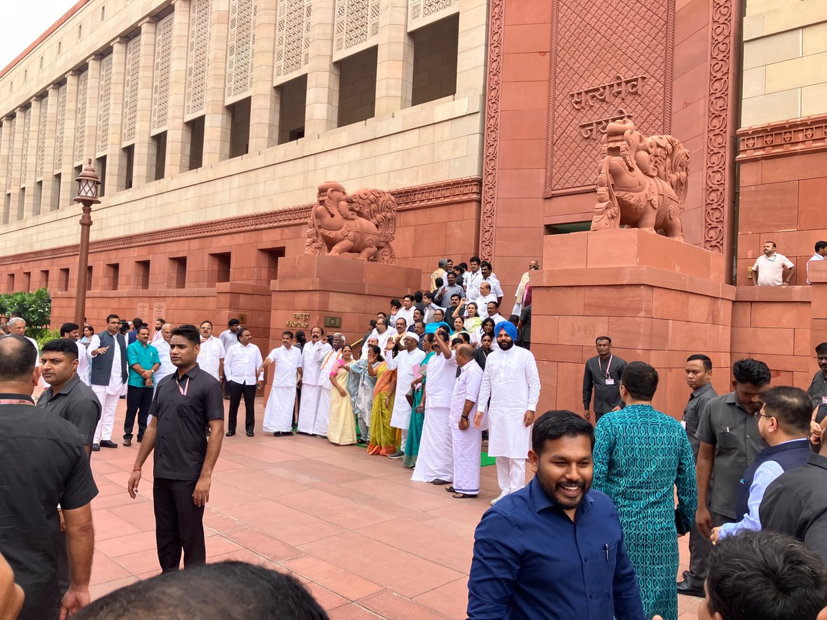 harikishan1's tweet image. Opposition MPs protest against EC’s SIR drive in Bihar, demanding its roll back. Congress MP Priyanka Vadra also join the Opposition MPs who are raising slogans at Makar Dwar of New Parliament Building.