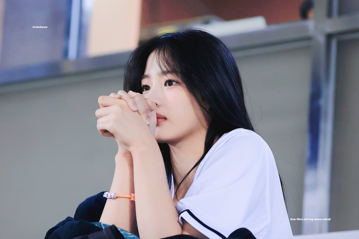KMJ_XD's tweet image. 나 진짜 초강박 레종드 지옹싀인비요옹즈아라서 가로 사진에 배경 아무것도 걸리지 않는 거가 추구미임