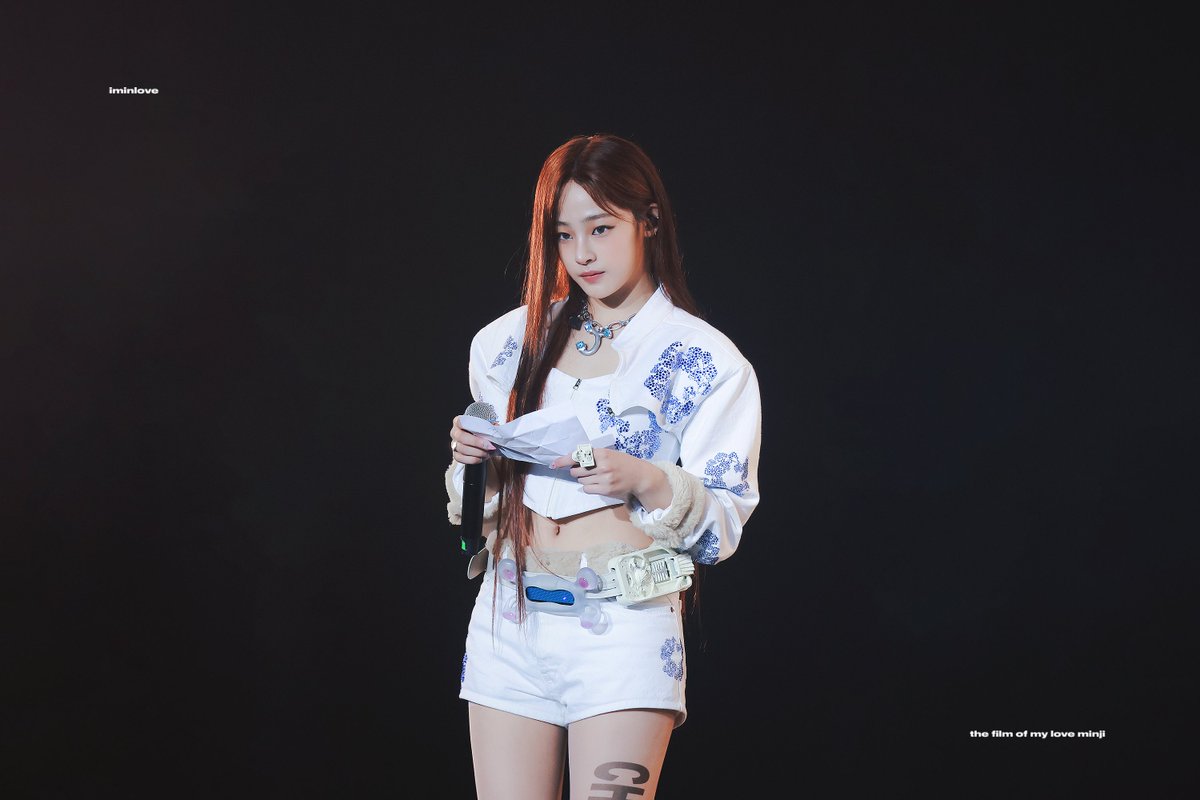 KMJ_XD's tweet image. 나 진짜 초강박 레종드 지옹싀인비요옹즈아라서 가로 사진에 배경 아무것도 걸리지 않는 거가 추구미임