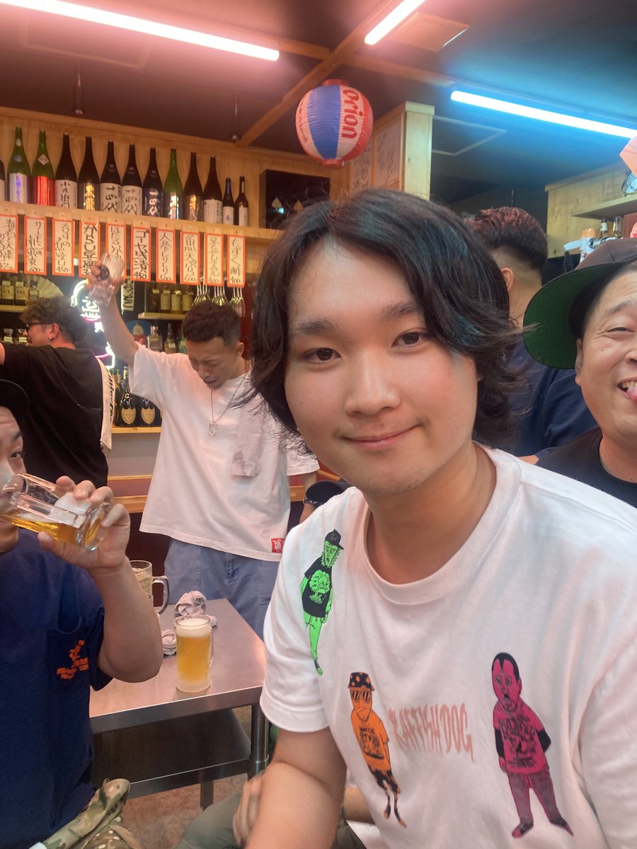 MACT1987's tweet image. JAKE、KBDさんの海賊飲み撮ろうとしたらSitissy luvitさんが生えてきて神々しかった