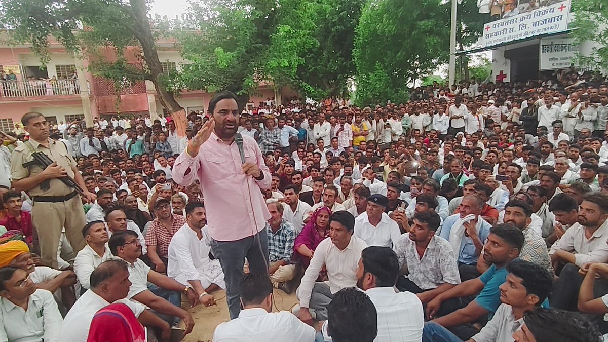 राजस्थान री खेजड़ी 🌳 (@khejadi) on Twitter photo हरसौर निवासी रिछपाल मेघवाल के परिजनों को न्याय दिलाने के लिए धन्यवाद 🙌🙏 देर रात भी बिन मांगों को लेकर सहमति बन गई।
ग्राउंड की कार्यशैली में नागौर सांसद का मुकाबला नहीं है🙌 <a href="/hanumanbeniwal/">HANUMAN BENIWAL</a> हरसौर निवासी रिछपाल मेघवाल के परिजनों को न्याय दिलाने के लिए धन्यवाद 🙌🙏 देर रात भी बिन मांगों को लेकर सहमति बन गई।
ग्राउंड की कार्यशैली में नागौर सांसद का मुकाबला नहीं है🙌 <a href="/hanumanbeniwal/">HANUMAN BENIWAL</a>
