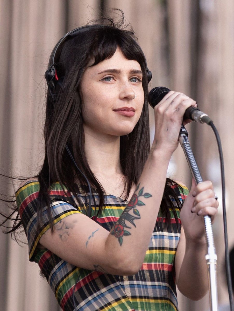 clairo media 🗝️ (@sourcecottrill) on Twitter photo 