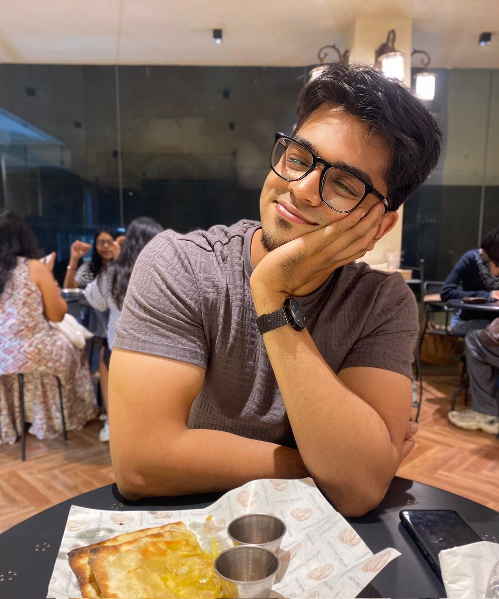 Breadwala's tweet photo. unbothered. moisturised. happy. in my lane. focused. flourishing. day 2 in bangalore https://t.co/8xkErQAUWs