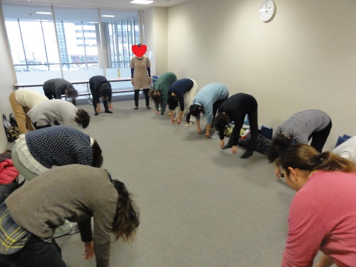 【ボランティアあろま☆いりあ　8月の勉強会のお知らせ】
aroma100.blog94.fc2.com/blog-entry-913…
8月の勉強会は「～縁劇処～ここ芝」所属の殿岡かよ先生によるワークショップ。アロマトリートメントでは、コミュニケーション技術も重要。演劇WSを体験しながら楽しくスキルアップしましょう。
#アロマボランティア