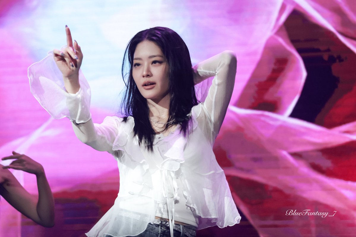 BlueFantasy_7's tweet image. 250727 WUHAN
☝🏻
@chungsubin47
#ChungSubin #정수빈
#ChungSubinFirstFanMeet
#정수빈_우한_첫팬미팅