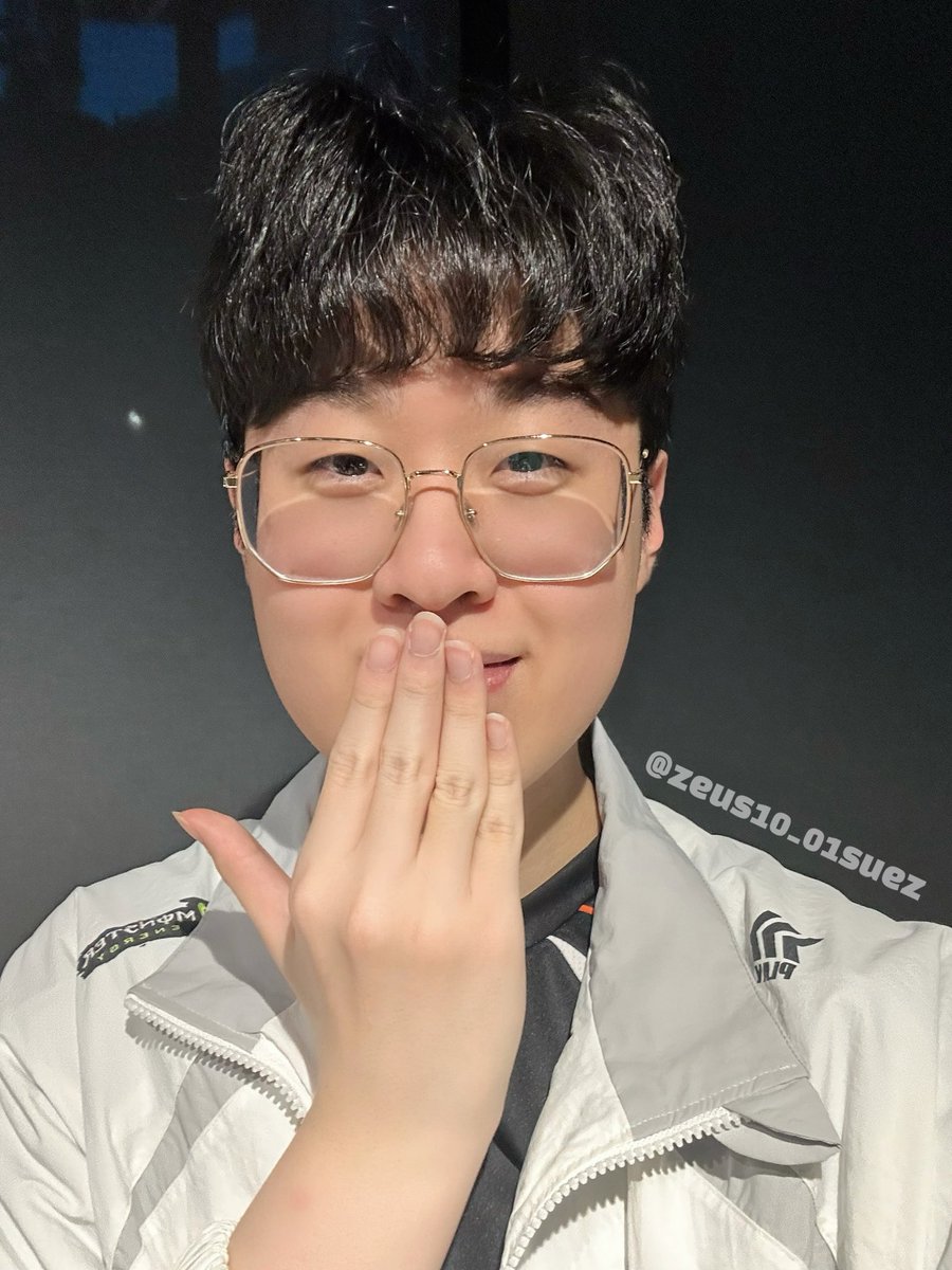 zeus10_01suez's tweet image. 250726 승리팬미팅
우방 기념 2025ver 개죽이 셀카 쏩니다 ◜◡◝

#ZEUS #제우스 #최우제