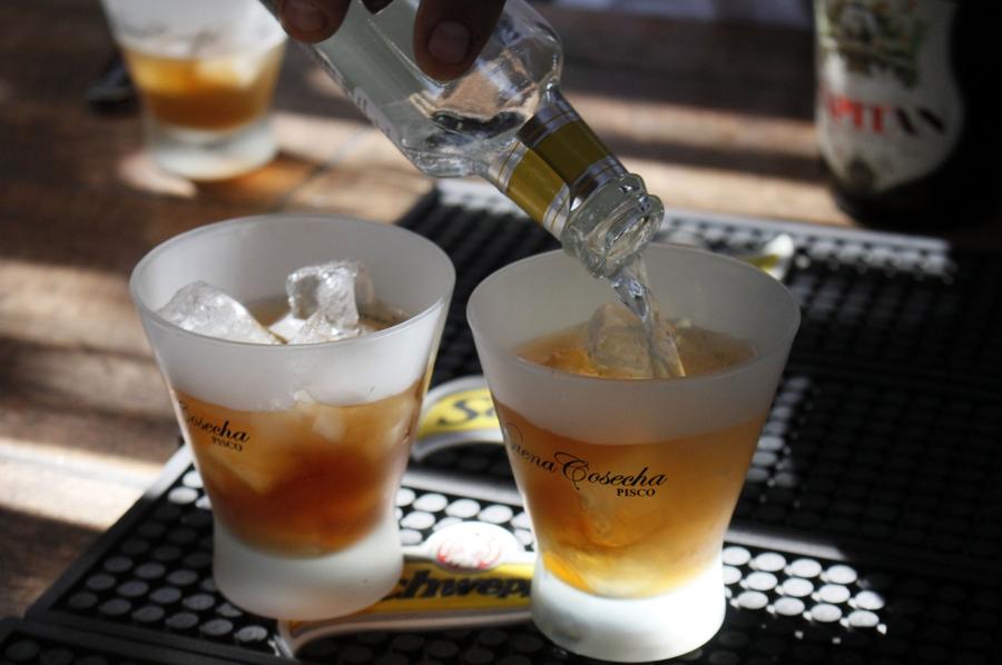 XHespanol's tweet image. Los peruanos celebraron el domingo con emoción el Día Nacional del Pisco, la bebida emblema del país que concentra historia, identidad, calidad y tradición en cada sorbo con una industria en expansión hacia los mercados globales, según los organizadores xhtxs.cn/5vU