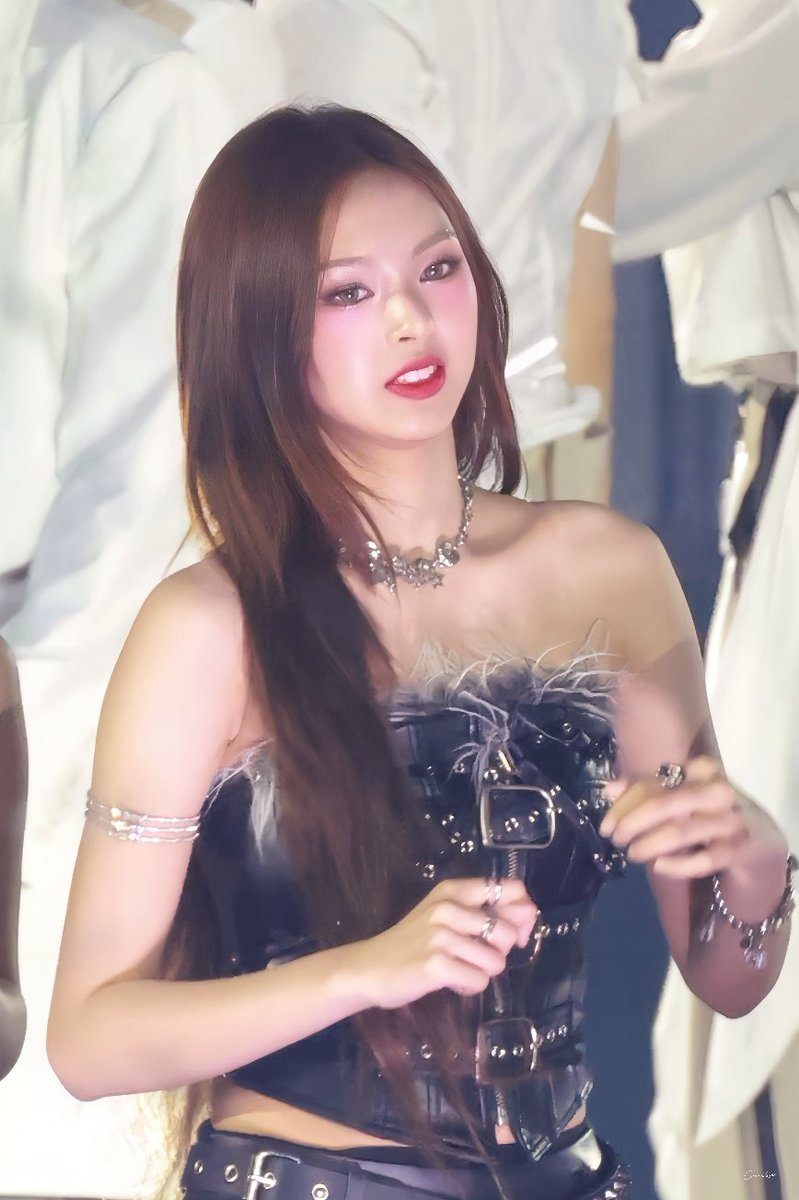 250727
🎉

#CHIQUITA #BABYMONSTER
#치키타 #베이비몬스터