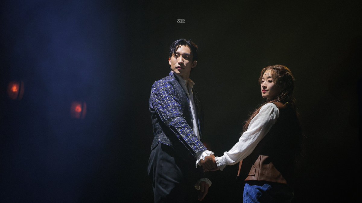 3e1rder2's tweet image. 250726 1400
#이상이 #이주영 

사랑의 가벼운 날개로 나는 이 벽을 넘어,