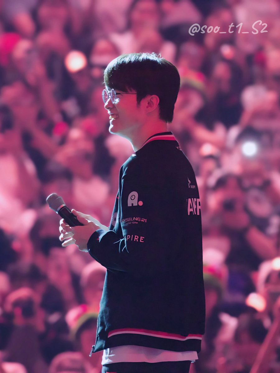 soo_t1_S2's tweet image. ํ์ด์ปค 4๋
์ฌ๊ณ์ฝ ๋๋ฌด ํ๋ณตํฉ๋๋ค ( *เธ
ฬหเธ
ฬ*)
๊ทธ๋ฐ๊น์ ๋ง๋ด ํ์ค์ด ๋
ธ๋๋ถ๋ฅด๋๊ฑฐ ๋ณด๋ฉด์ ํ์ง์๋ ์ํ์จ ์ฌ์ง ๊ณต๊ฐํ ๊ฒ์!!!!
#T1 #T1_WIN #Faker #ํ์ด์ปค #์ด์ํ